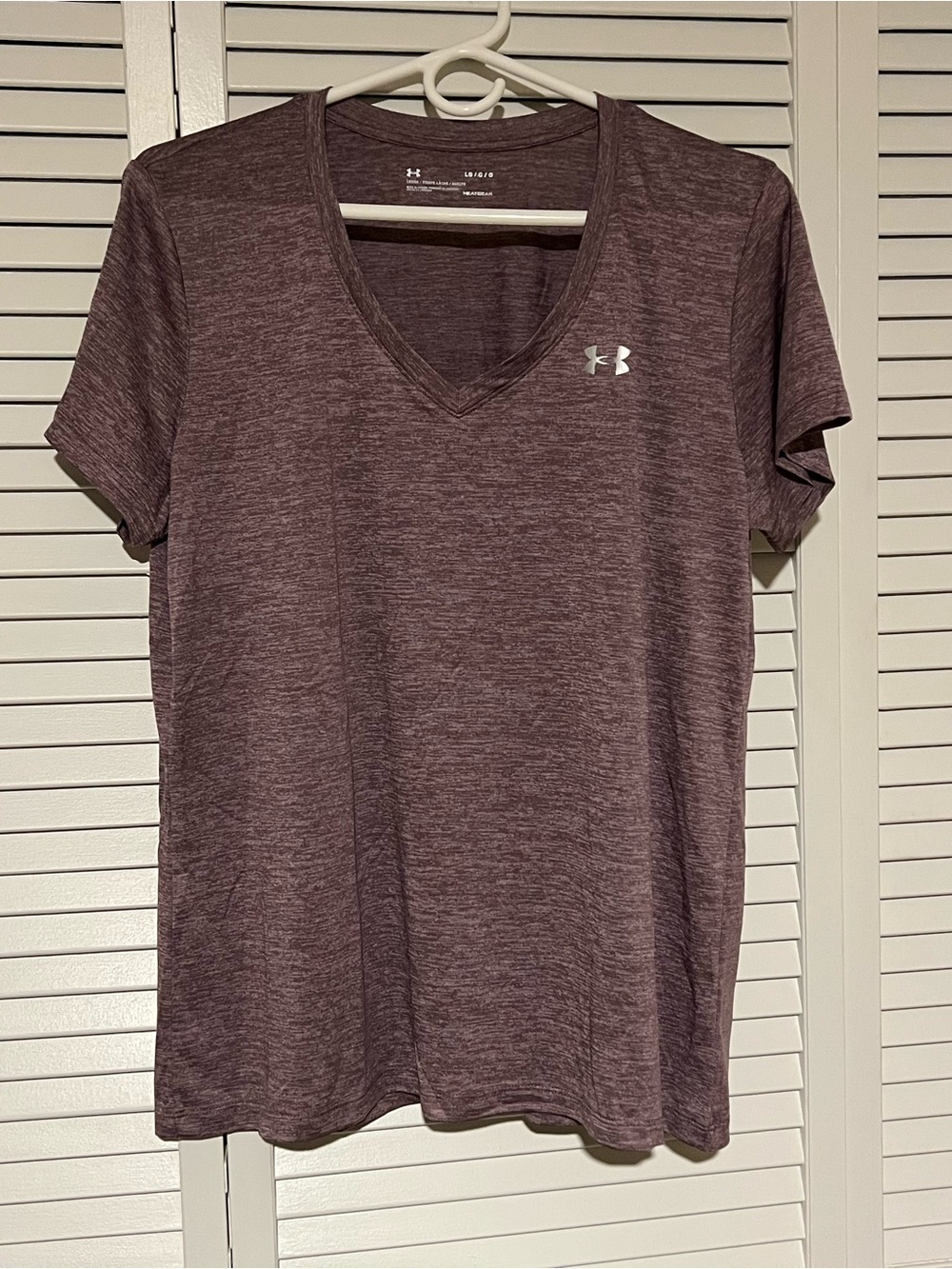Under Armour Women’s Heatgear Short-Sleeve Dry-fit V-Neck Tee - Heather Plum